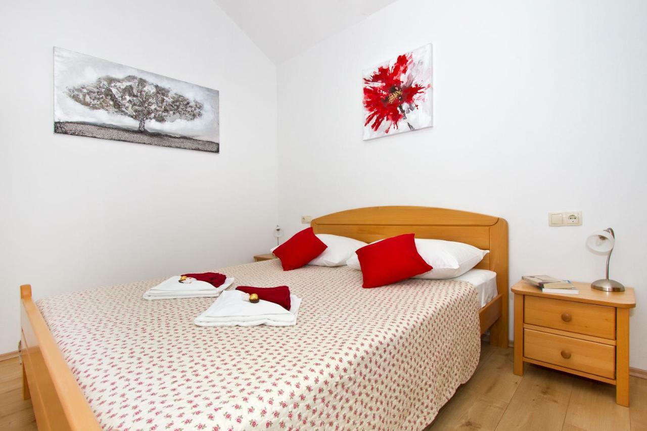 Villa Omis Michy - Family House For Big And Small Groups ภายนอก รูปภาพ