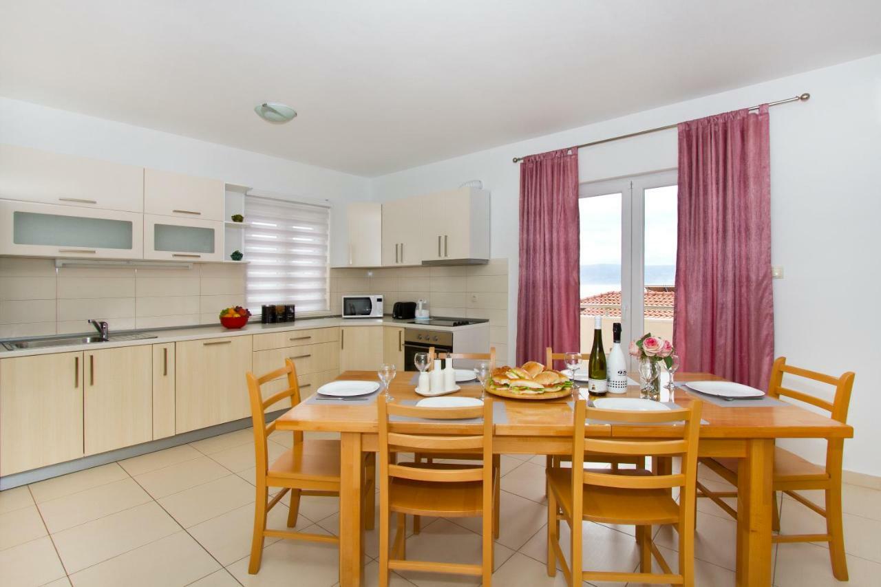 Villa Omis Michy - Family House For Big And Small Groups ภายนอก รูปภาพ