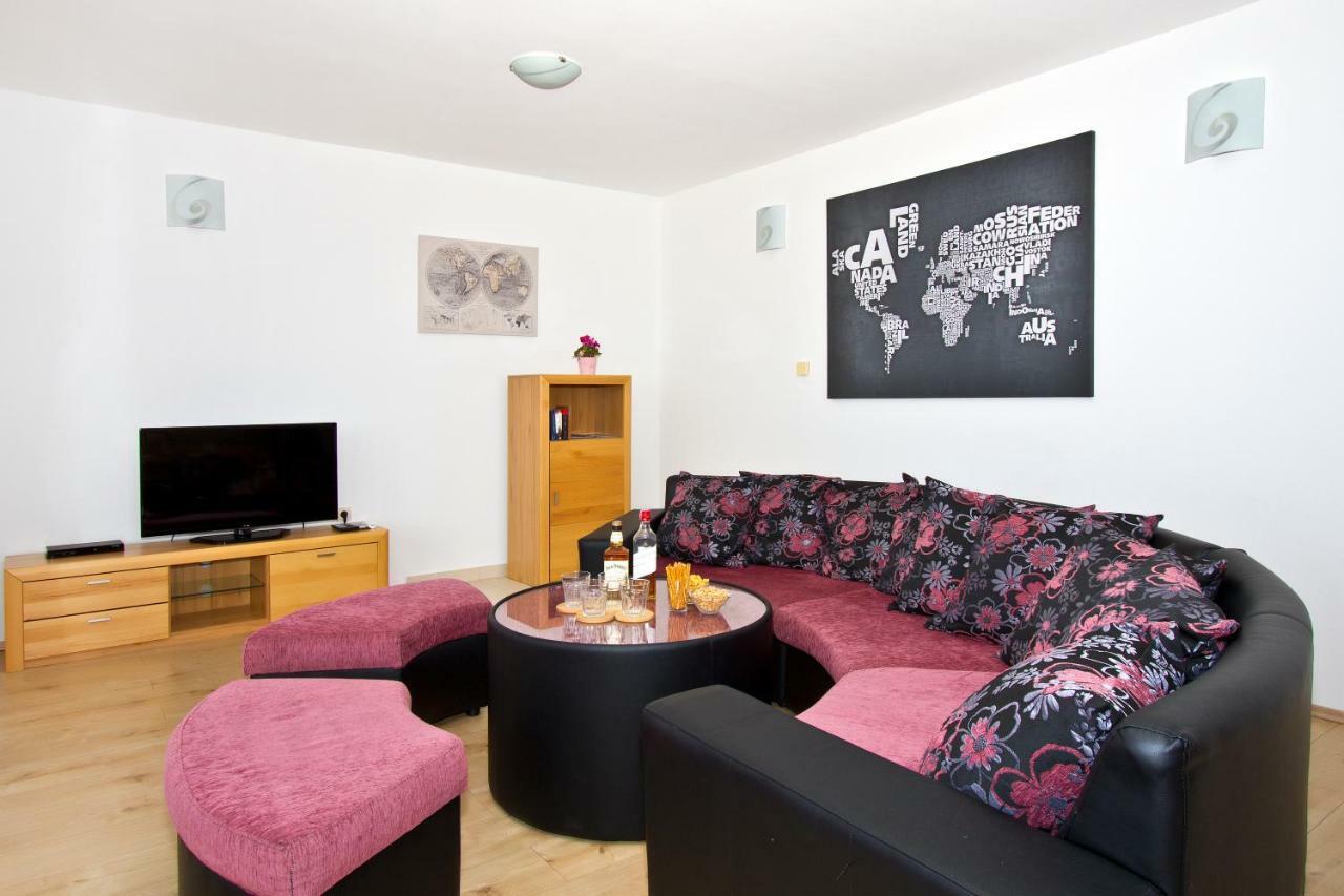 Villa Omis Michy - Family House For Big And Small Groups ภายนอก รูปภาพ