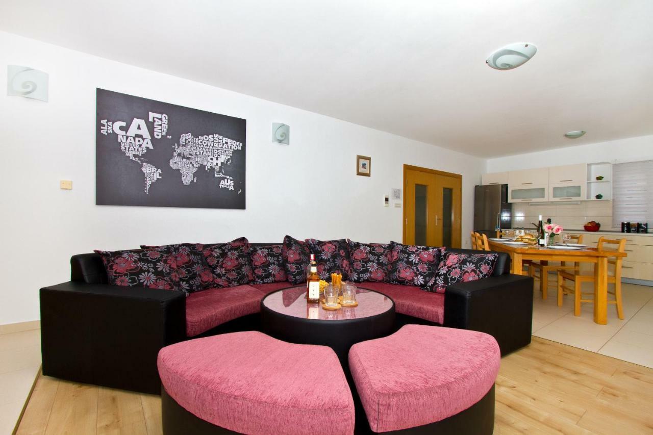 Villa Omis Michy - Family House For Big And Small Groups ภายนอก รูปภาพ
