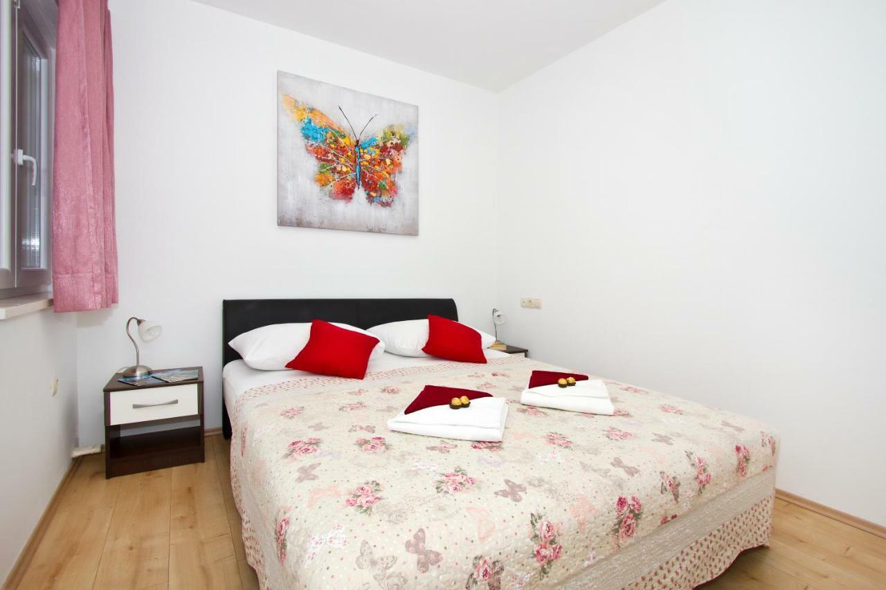 Villa Omis Michy - Family House For Big And Small Groups ภายนอก รูปภาพ