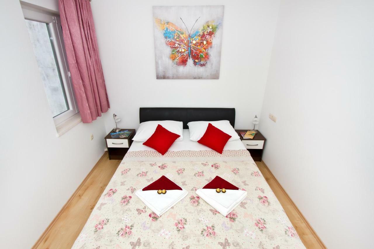 Villa Omis Michy - Family House For Big And Small Groups ภายนอก รูปภาพ